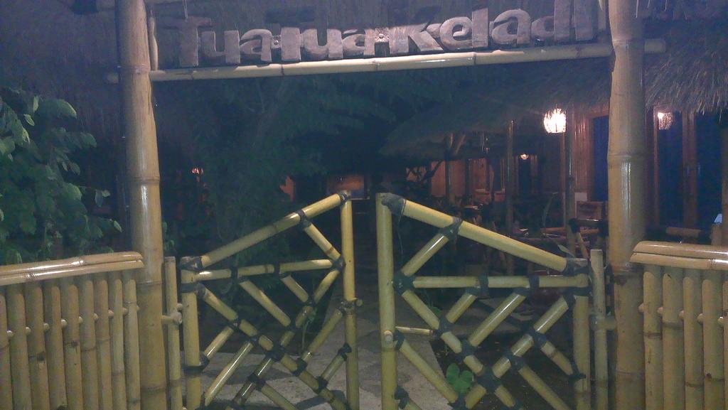 Tua Tua Keladi Bungalows กิลิไอร์ ภายนอก รูปภาพ