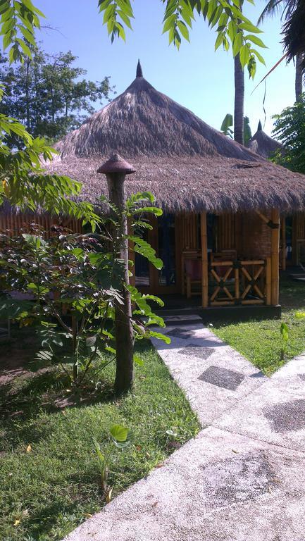 Tua Tua Keladi Bungalows กิลิไอร์ ภายนอก รูปภาพ