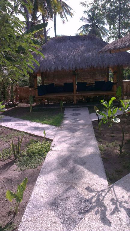 Tua Tua Keladi Bungalows กิลิไอร์ ภายนอก รูปภาพ