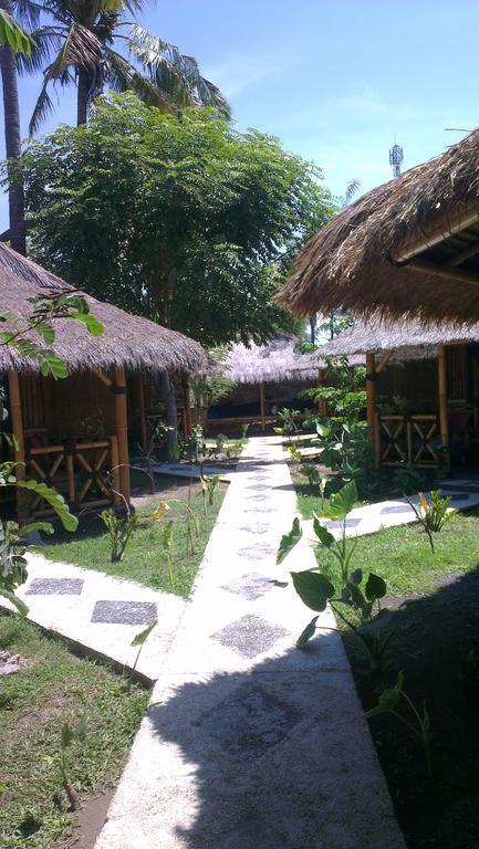 Tua Tua Keladi Bungalows กิลิไอร์ ภายนอก รูปภาพ