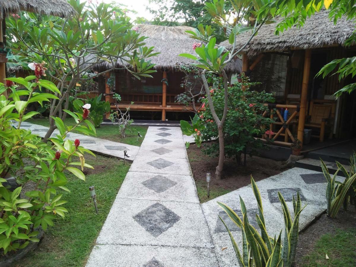Tua Tua Keladi Bungalows กิลิไอร์ ภายนอก รูปภาพ